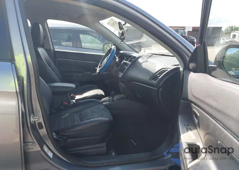 2018 Mitsubishi Outlander Sport 2.4 Se z USA, uszkodzony, nr VIN JA4AP3AW1JZ008426